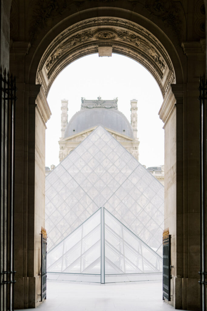 Prewedding photographer Louvre