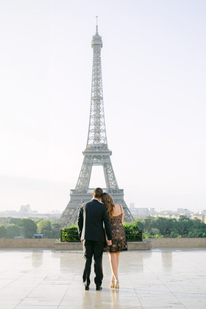	•	Romantic couple photos in Paris with Eiffel Tower background